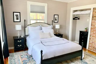 Image de Fig Tree Inn | steps to the beach