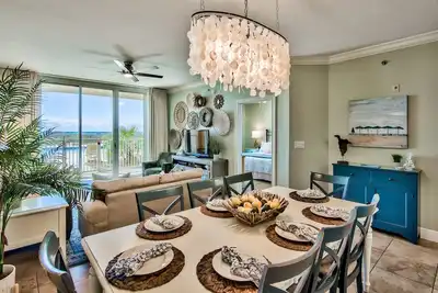 Image de Azure 105 - Newly Renovated, Oceanfront, Two Sets Free Beach Service! !