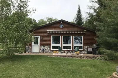 Image de Beautiful Lakeside Cabin With Knotty Pine Interior