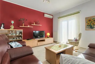 Joli appartement pour 5 personnes avec Wifi, climatisation, Tv, terrasse, animaux admis et parking