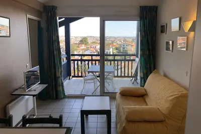 Image de Appartement avec Terrasse et Piscine à Guéthary, Proche Plages