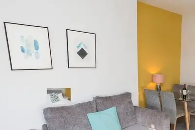 Image de 6x Modern Apartments In 1 Block Just Outside The City ⭐Next To Shops ⭐ Apt #3