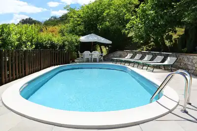 Villa Rosa. Sleeps up to 10 people, private pool(8. 5m x 4. 0m)+wifi radio internet