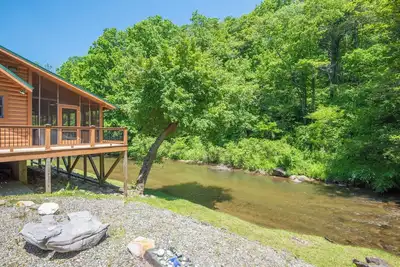 Image de Cabin at Cranberry Mill - Private Creekfront Cabin in Laurel Springs