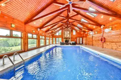 Image de Windham Private heated indoor pool.