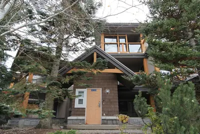 Image de Glaciers Reach #39 | 2 Bedroom with Kitchen, Fireplace and Private Hot Tub
