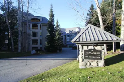 Image de Marquise #221 | 1 Bedroom Condo with Kitchen, Fireplace, and Balcony