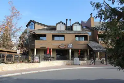 Image de Rainbow Suites #3 | 1 Bedroom + Loft with Kitchen, Fireplace and Balcony