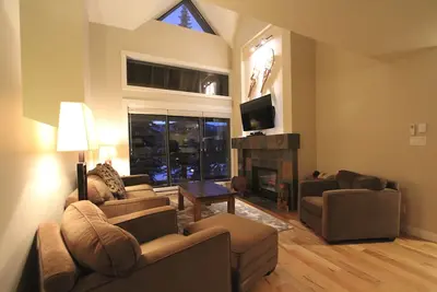 Image de Snowberry #25 | 3 Bedroom with Kitchen, Fireplace and Balcony