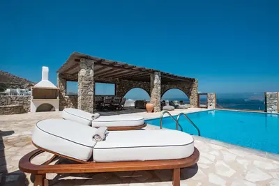 Image de Natural Stone Villa has amazing view in town and aegean private pool free park