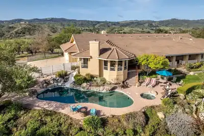 Image de Blue Sage Estate, wine country living in Paso Robles