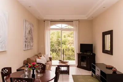 Image de Perfect paradise getaway, steps to Tamarindo beach! Shared pool, walkable area.