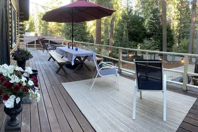 Image de You'll Love this Comfortable Log Cabin on Popular Big Springs Rd.