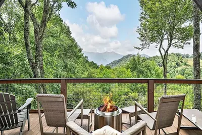 Image de The Treehouse at Cataloochee - Luxury, Mountain Experience at 4, 900ft! Hot Tub! !
