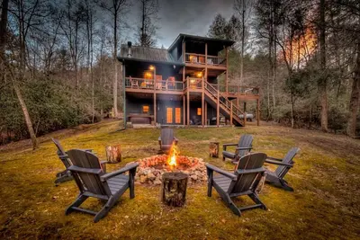 Image de Secluded Springs - Pet friendly | Fish pond | Hot tub | Bocce Ball | Shuffleboard | Fire pit