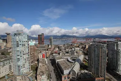 Image de 3 bedroom Downtown Vancouver S. Penthouse, near skytrain, shopping & restaurants.