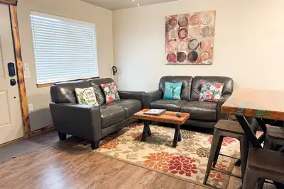 Image de #5 Dog Friendly, Walking distance to Hiking Trails