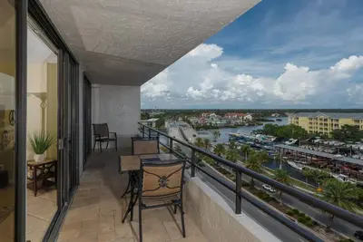 Image de Luxury Contemporary Style Apartment on The Anchorage, Siesta Key Apartment 1001