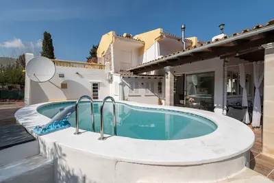 Image de Villa \"Nevada\" avec piscine, Wi-Fi, climatisation et jardin