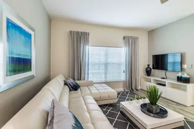 Image de Beautiful 5 Star Townhome with Private Pool on the Prestigious Storey Lake Resort