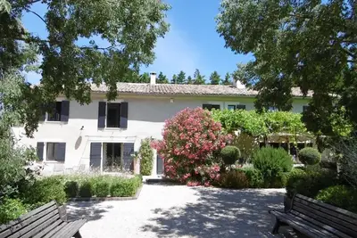 Image de Renovated old farmhouse South Avignon, wooded park, swimming pool, tennis