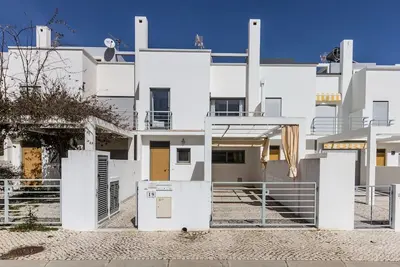 Image de Villa de 3 chambres à 100 m de la plage avec patio by AlgarveManta (41v3)