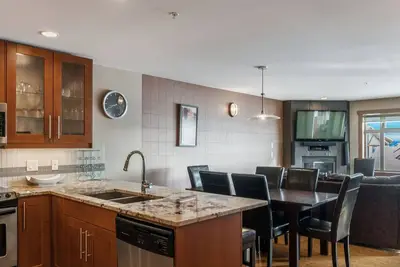 Image de Raven's Nest - Pet Friendly w/Hot Tub, Nice View