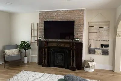 Image de Newly renovated house in historic Downtown Hudson