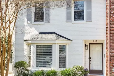 Image de Newly Renovated in Mt. P - 1 mile to Shem Creek, 10 min downtown Chs