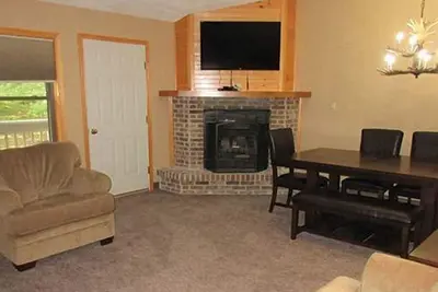 Image de 2br, 2. 5 Bath townhouse A/C, fireplace, A/C, sleeps 6