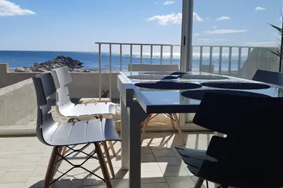 Image de A stay with your feet in the water. . . Spacious & bright apartment