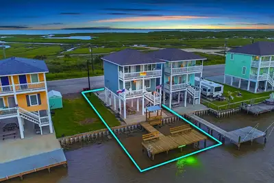 Image de The Seaesta Shack☀️Colorado River☀️Lighted Fishing Pier☀️Starlink Wifi☀️Sleeps 9
