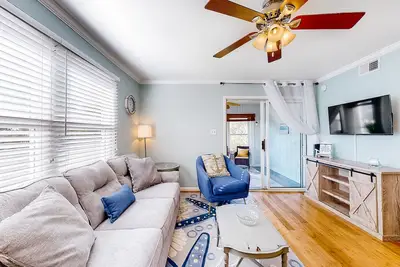 Image de Bethany Meadows condo with new owners, pool & tennis court - close to everything