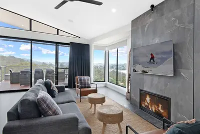 Image de Black Diamond Retreat - Luxury 3br Home l Lake Views l Fire Pit l WiFi l Bath