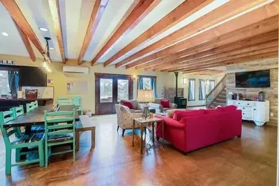 Image de Cozy Farm Stay | Mins to Downtown Mac | Petey the Donkey