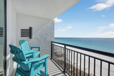 Image de Resort On Sand! 11th Floor Direct Views! Located in the Heart of Destin!