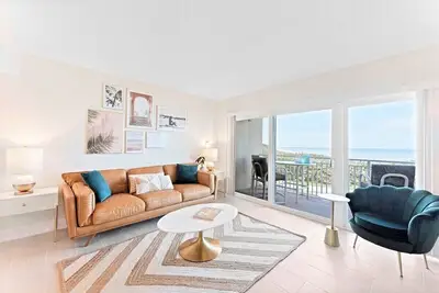 Image de \\Gorgeous Oceanside Oasis w/ Heated Pool, Oceanfront Patio & Steps to the Beach 🏖️☀️