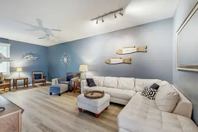 Image de Three-Story Bayside Resort Retreat W/ Shared Pool/Hot Tub, Balcony & Central Ac