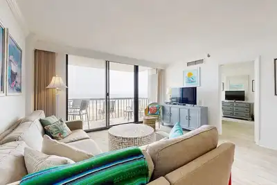 Image de Sea Colony beachfront condo with twelve pools, two hot tubs, & balcony views