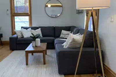 Image de Spacious uptown/downtown Msp apartment