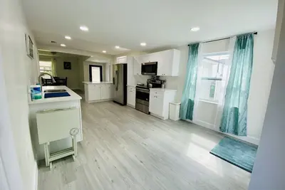 Image de Brand New Home in Seminole Heights! ! !