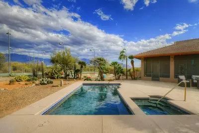 Image de Homey, desert gem with private pool & Spa with amazing views!