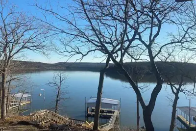 Image de Outlook Over The Lake Hot tub/private dock. Save this one to your Wish List