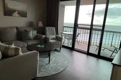 Image de Spectacular Beach and Oceanfront views in 7th floor 3 bedroom condo!
