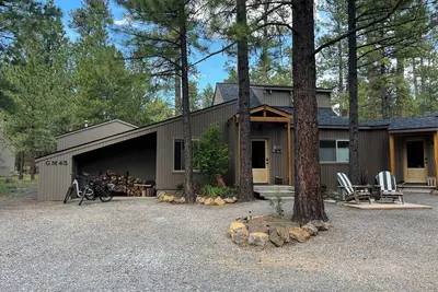 Image de Fantastic House! 1900sf, 4 bed 3. 5 baths, air, sleeps 8. Great deck. Near GMrec.