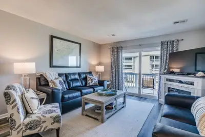 Image de New Listing! Ocean and Pool Views on Harbor Island - Short Walk to Pool and Beach