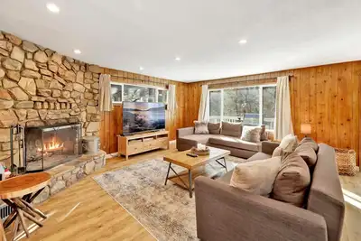 Image de Conklin Paradise Chalet at Big Bear- Hot Tub- Games