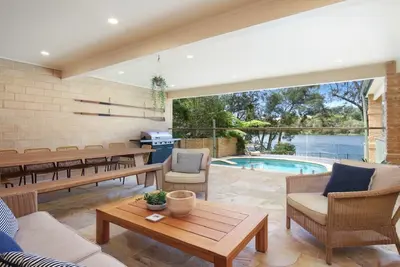 Image de Avoca Waters Retreat | Pool, Lakefront | Accom Holidays