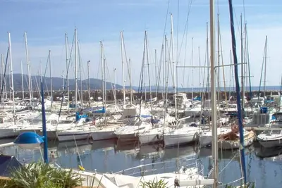 Image de T2 climatisé avec piscine, parking - Bormes-les-Mimosas