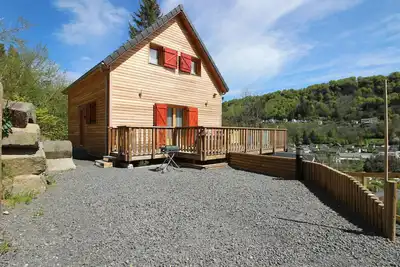 Image de Chalet spacieux avec terrasse, Wi-Fi et parking